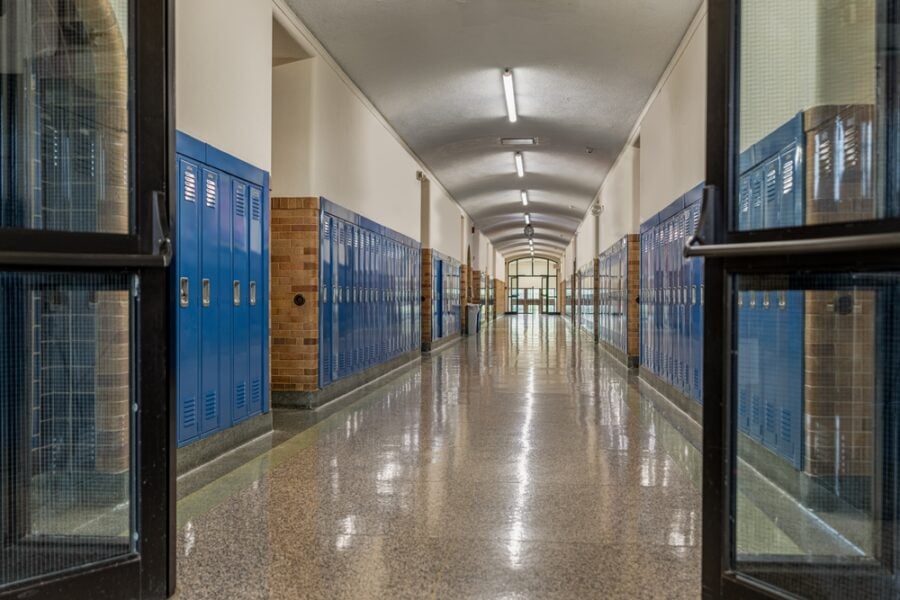 Aggressioni al personale scolastico: quando chiamare le forze dell'ordine?