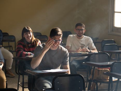 Allarme caldo nel Regno Unito: scuole chiuse e rischi per la didattica