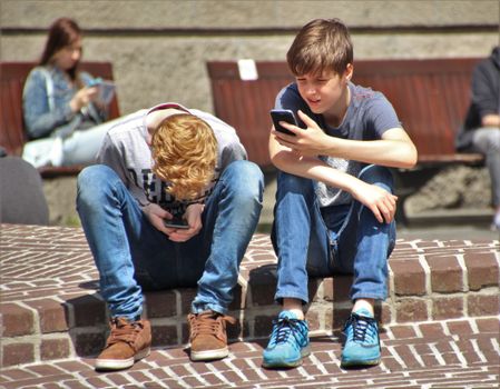 Bullismo e cyberbullismo: al via il monitoraggio per i docenti