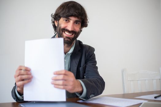 Carta del docente: perché la riforma è ancora un nodo irrisolto
