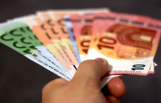 Cedolino stipendio luglio: nessuna traccia di aumenti o arretrati