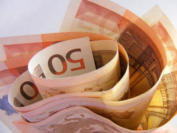 Contratto Scuola 2025/27: l'una tantum di 110 euro per il personale ATA
