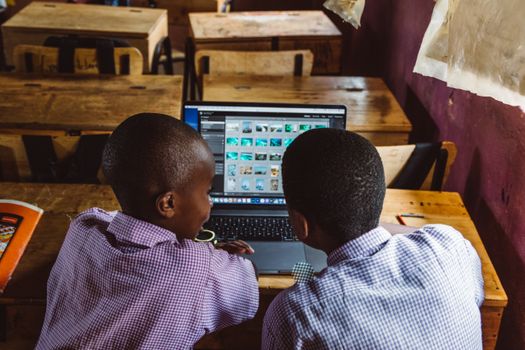 Educazione digitale: il nuovo percorso MIM-INDIRE per i docenti