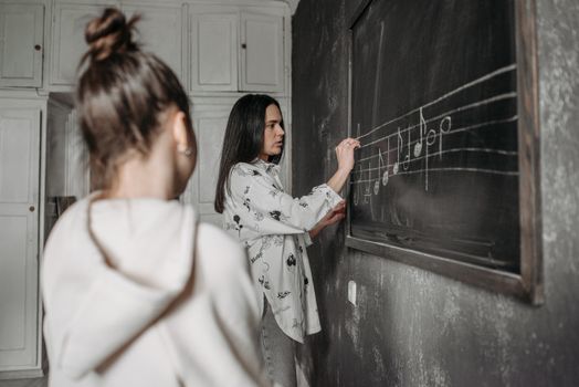 Insegnare con le canzoni: il valore educativo di Che sia benedetta