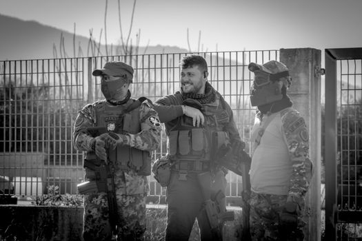 La militarizzazione delle scuole: un dibattito aperto tra i docenti