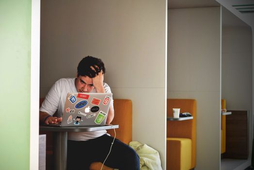 Maturità e stress: quando il clima scolastico mette a rischio la salute