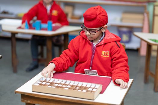 Metodo Montessori e Steiner: il confine tra pedagogia e reato