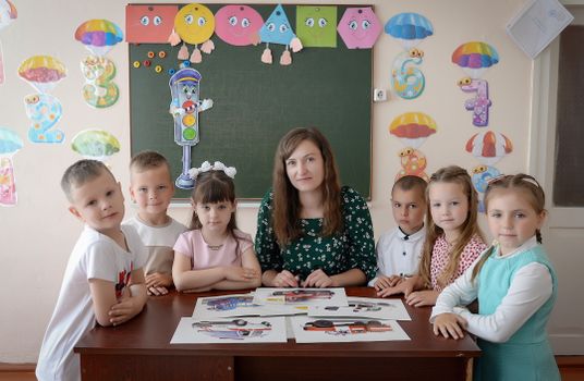 Scuola non è un parcheggio: la realtà oltre il pregiudizio estivo