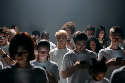 Social network e minori: il dibattito sul divieto under 13