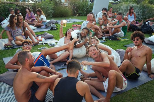 Vacanze estive docenti: i dati smentiscono il mito dei tre mesi